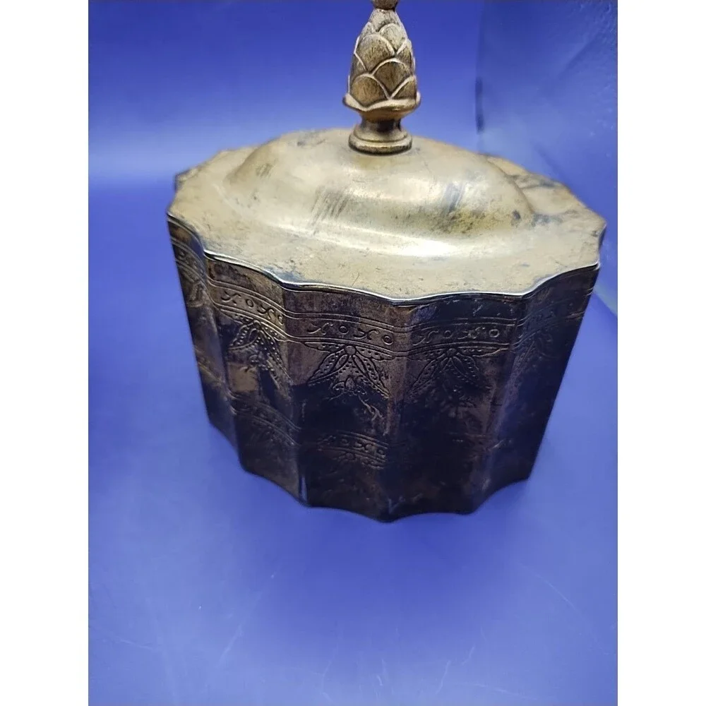 Godinger silver-plated trinket box features an ornate scalloped design 1991